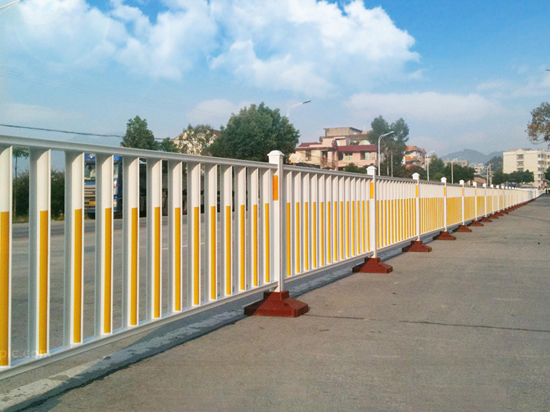 内蒙古大润发贵宾厅道路护栏工程案例